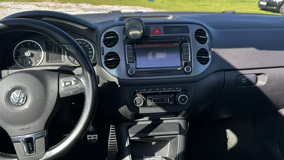 VOLKSWAGEN Tiguan -