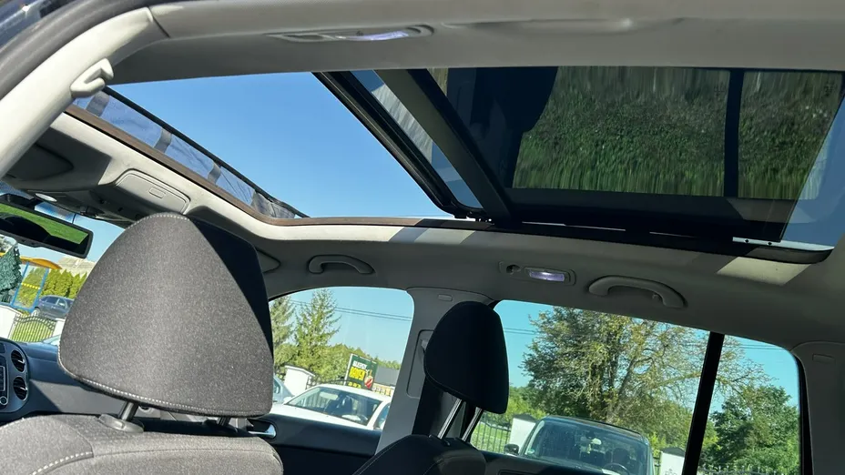 VOLKSWAGEN Tiguan -