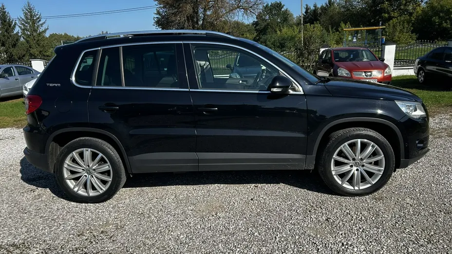 VOLKSWAGEN Tiguan -