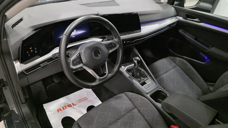 VOLKSWAGEN Golf -