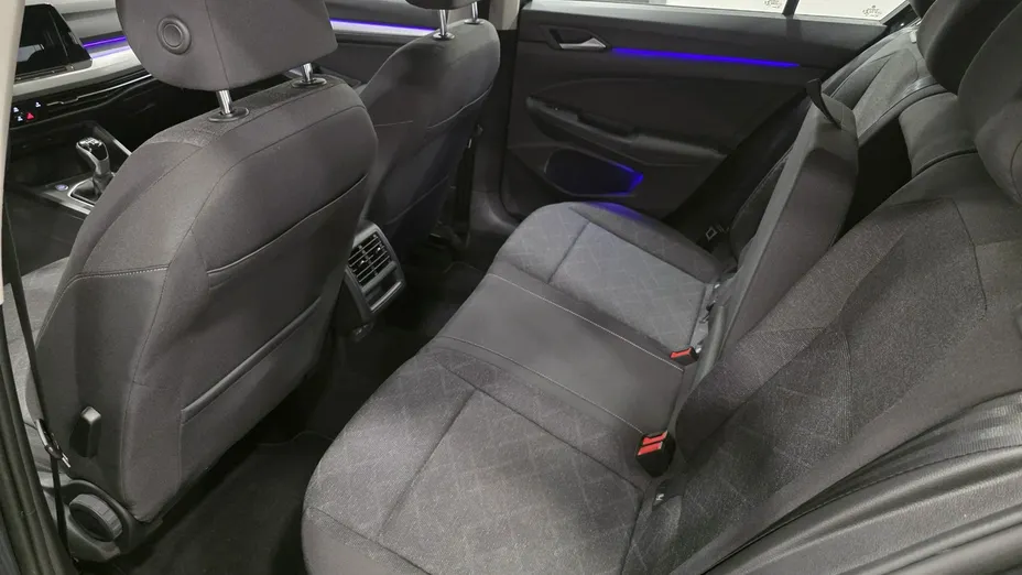 VOLKSWAGEN Golf -