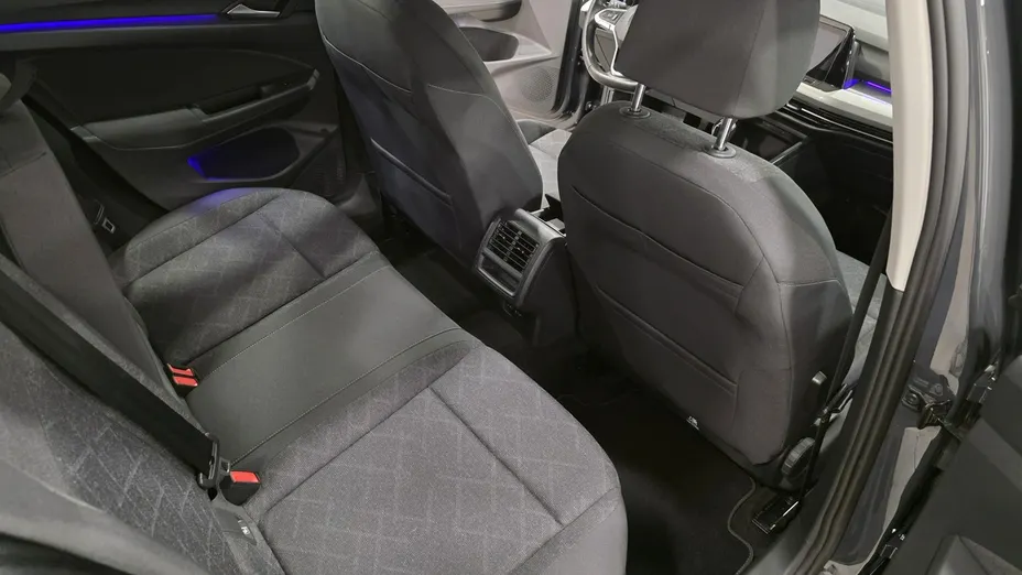 VOLKSWAGEN Golf -