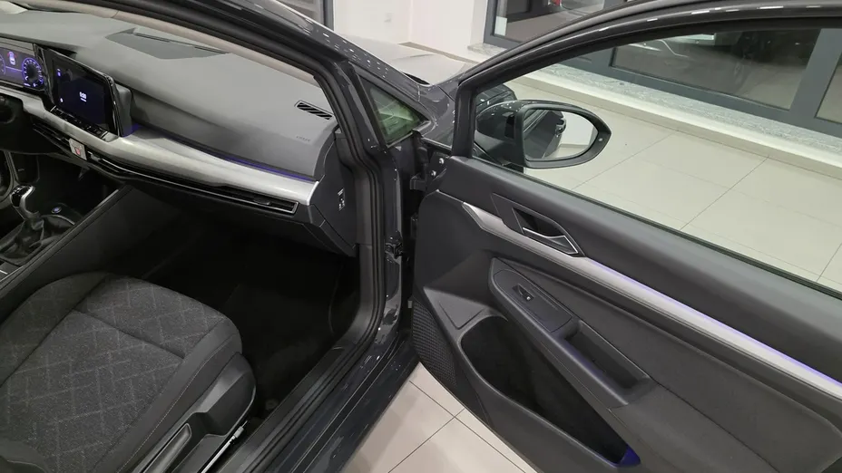 VOLKSWAGEN Golf -