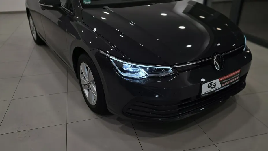VOLKSWAGEN Golf -