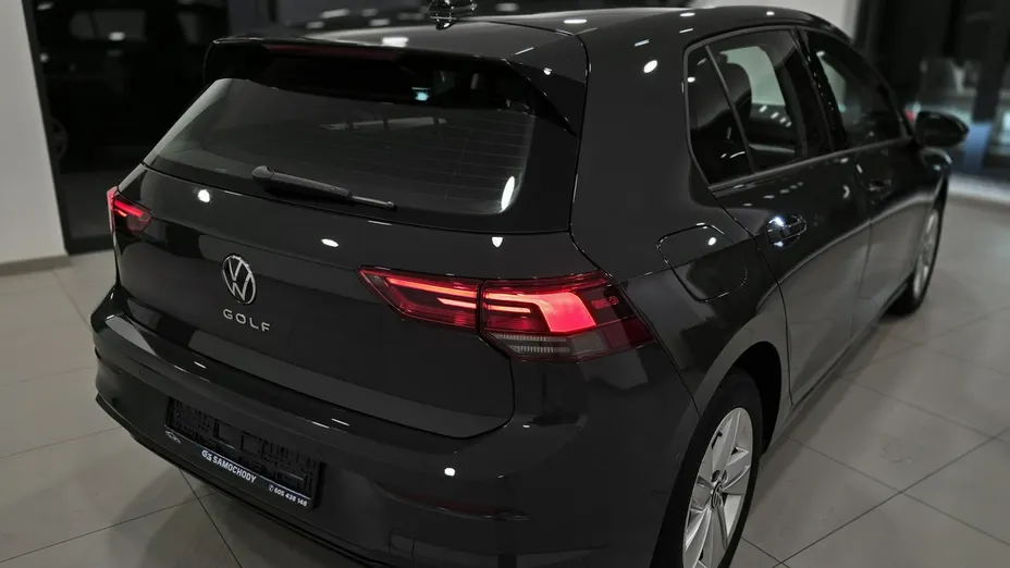 VOLKSWAGEN Golf -