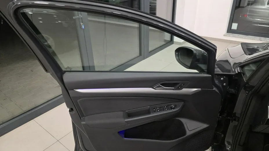 VOLKSWAGEN Golf -
