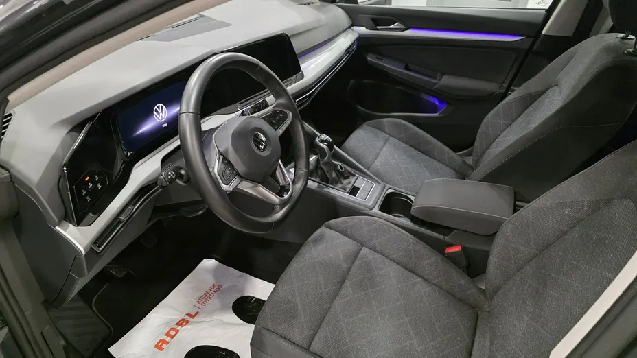 VOLKSWAGEN Golf -