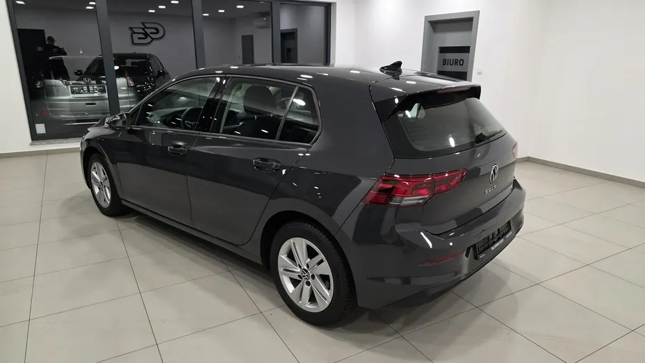 VOLKSWAGEN Golf -