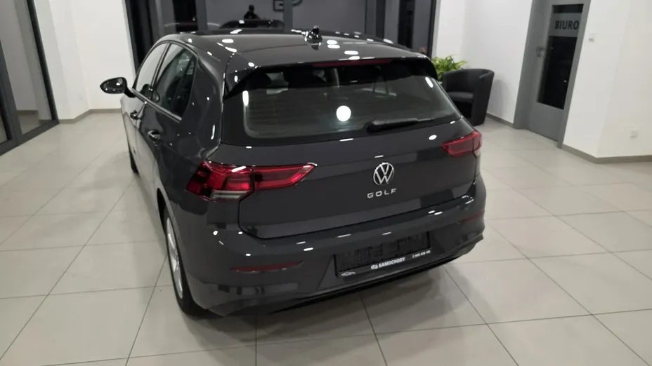 VOLKSWAGEN Golf -