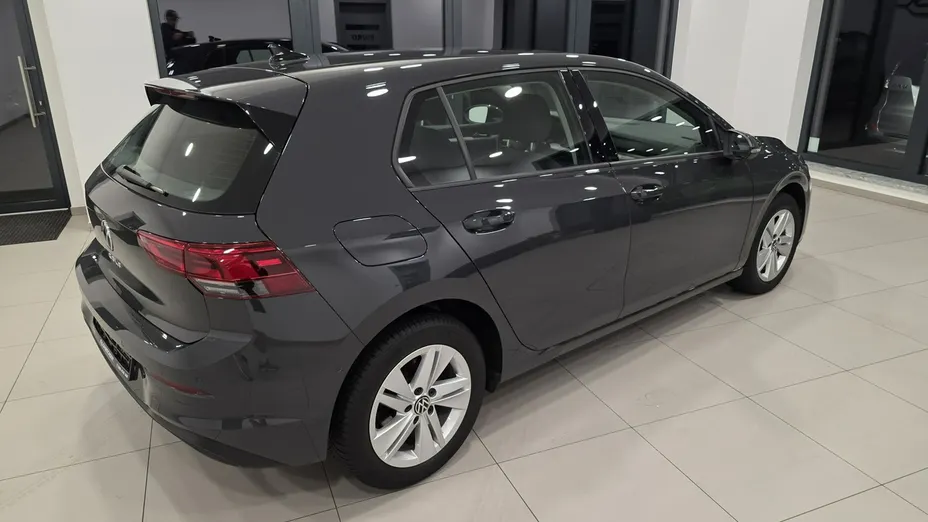VOLKSWAGEN Golf -