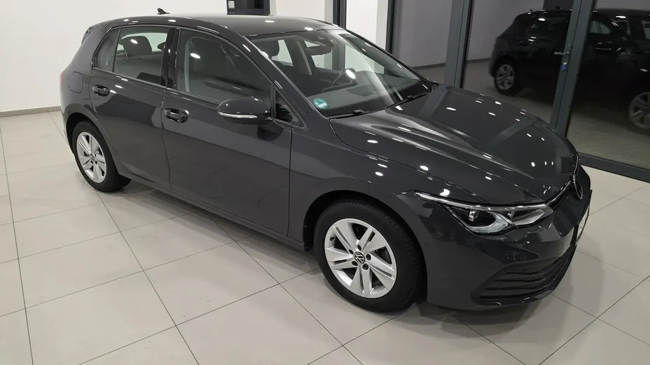 VOLKSWAGEN Golf -