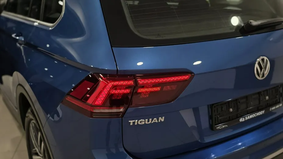VOLKSWAGEN Tiguan -