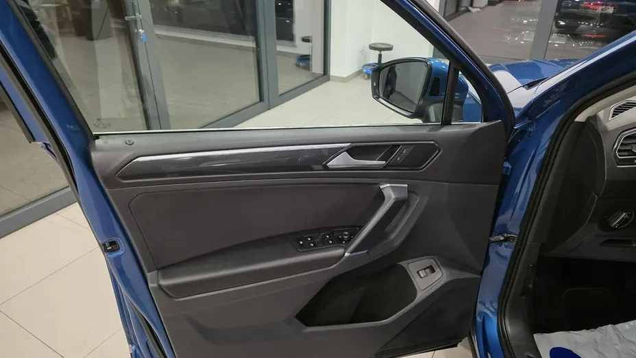 VOLKSWAGEN Tiguan -