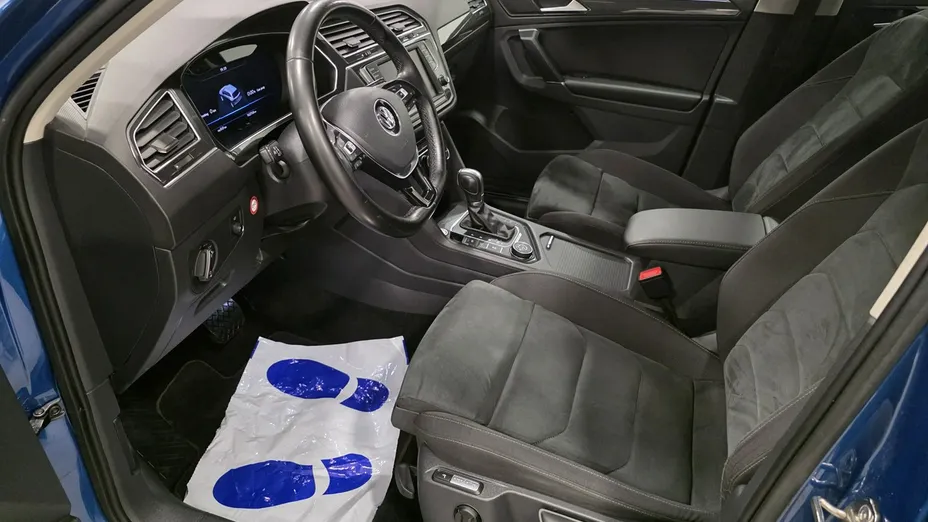 VOLKSWAGEN Tiguan -