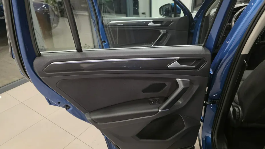 VOLKSWAGEN Tiguan -