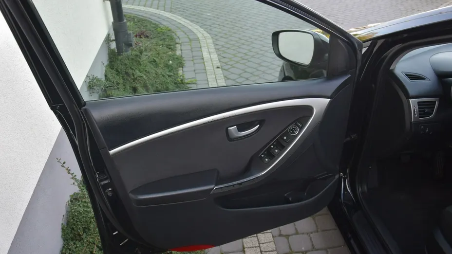 HYUNDAI i30 -