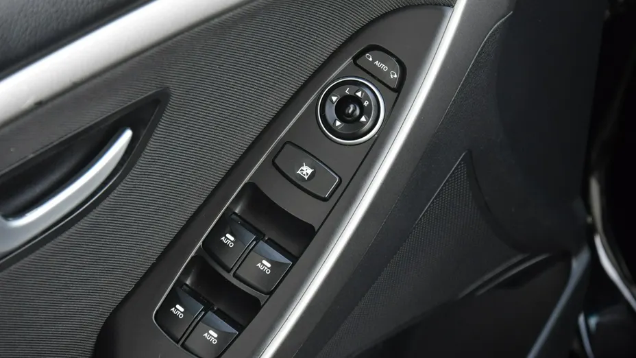 HYUNDAI i30 -