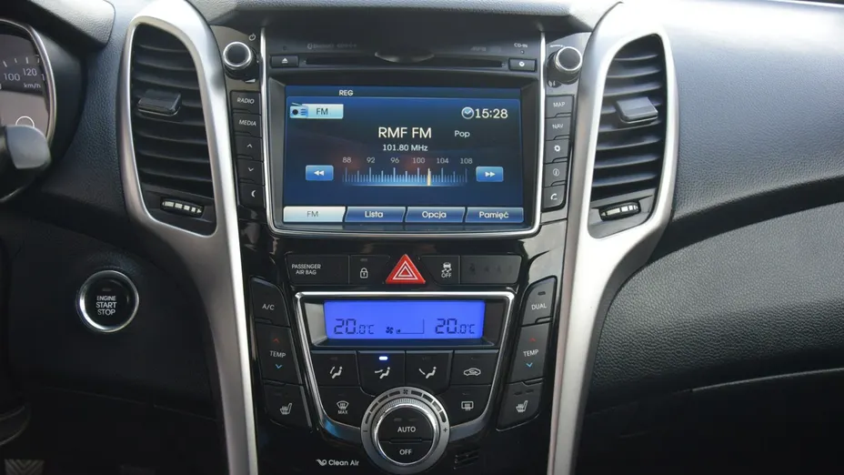 HYUNDAI i30 -