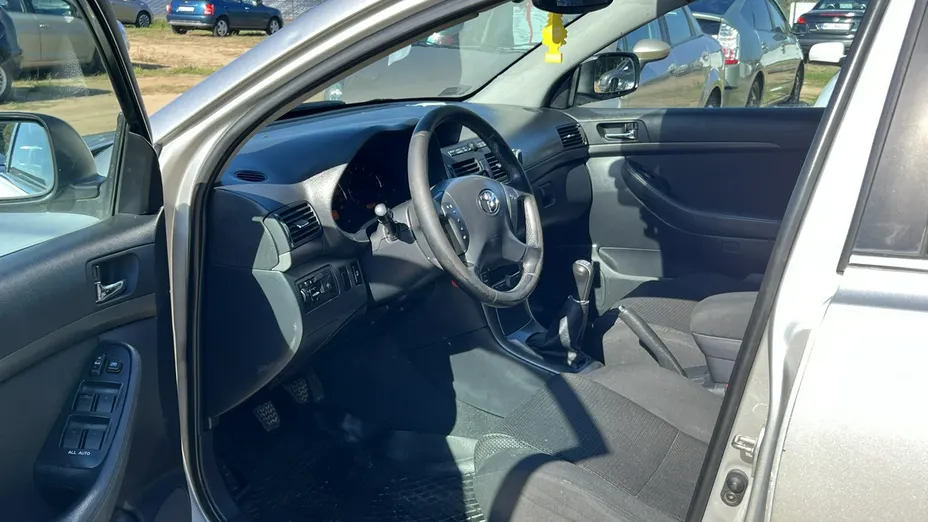 TOYOTA Avensis -