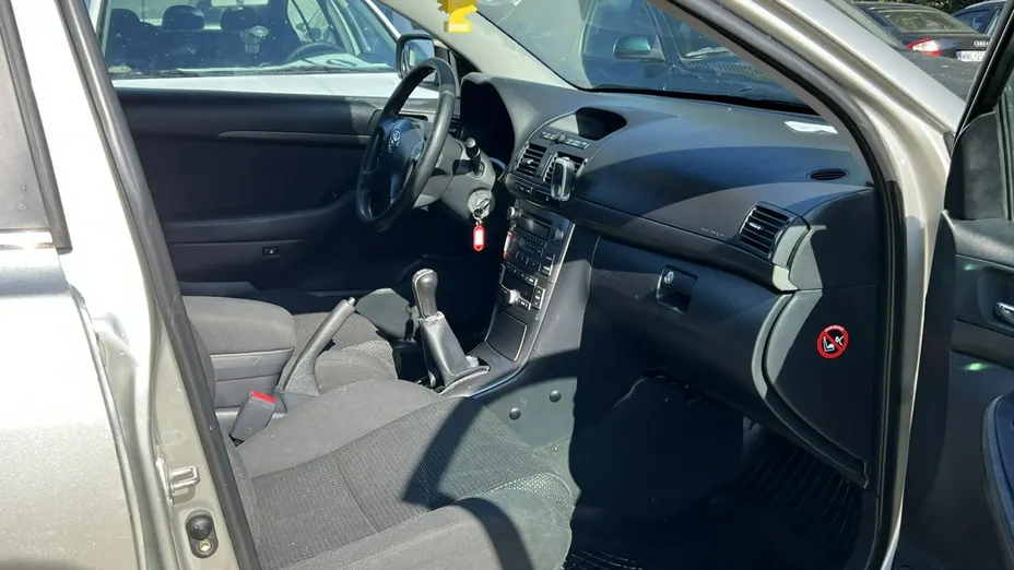 TOYOTA Avensis -