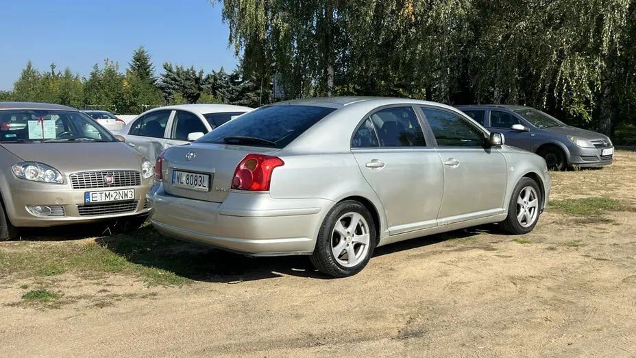 TOYOTA Avensis -