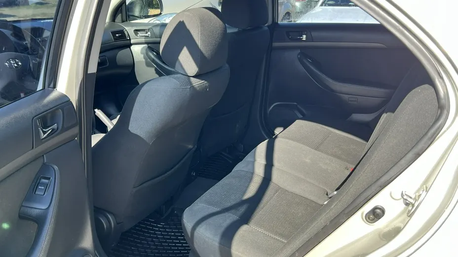 TOYOTA Avensis -