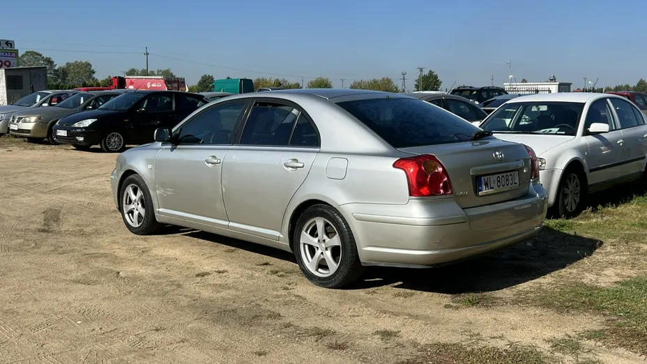 TOYOTA Avensis -