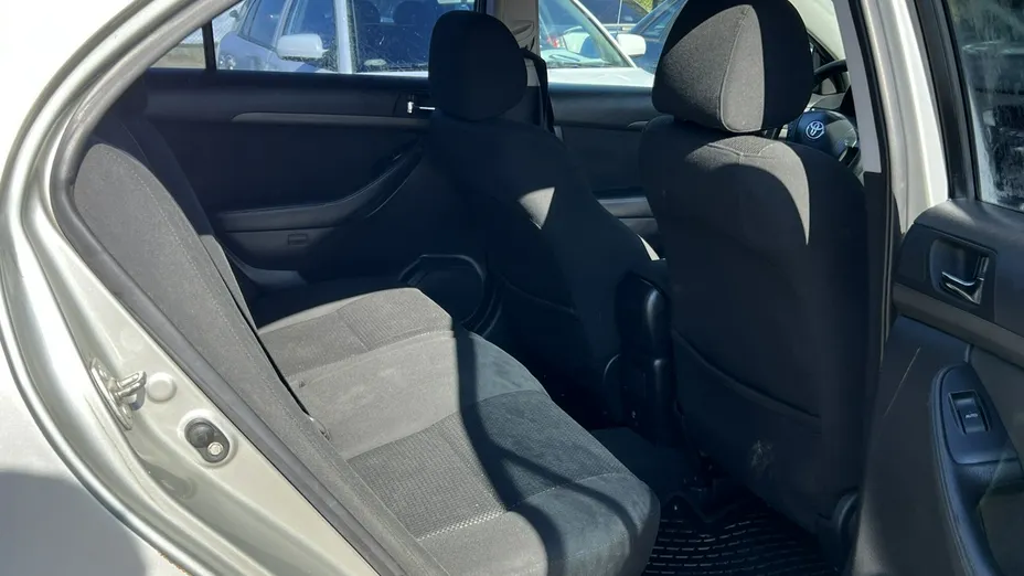 TOYOTA Avensis -