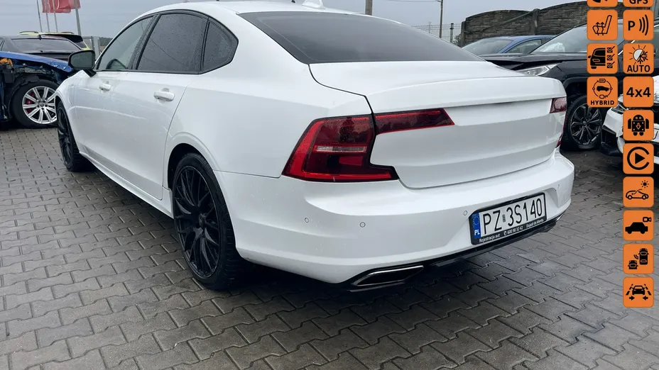 VOLVO S90 -