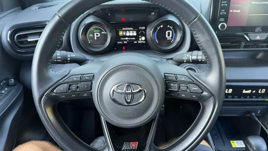 TOYOTA Yaris -