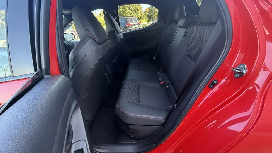 TOYOTA Yaris -