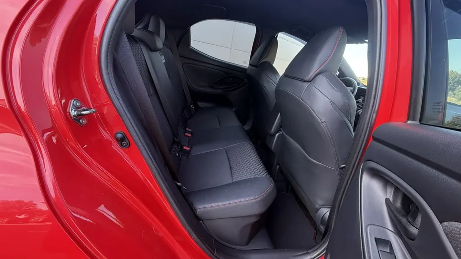 TOYOTA Yaris -