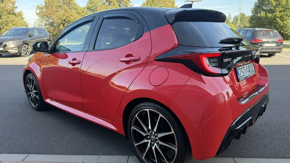 TOYOTA Yaris -