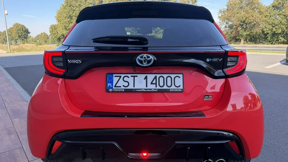 TOYOTA Yaris -
