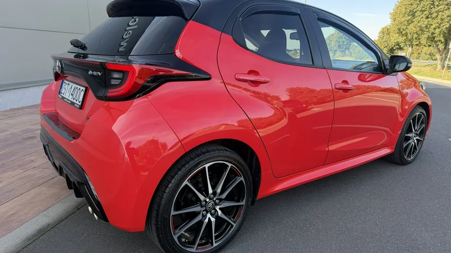 TOYOTA Yaris -
