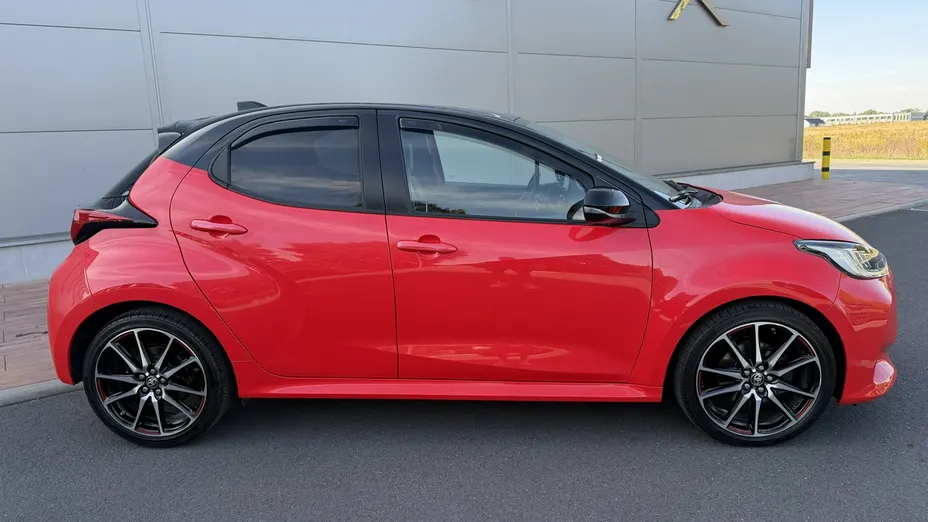 TOYOTA Yaris -