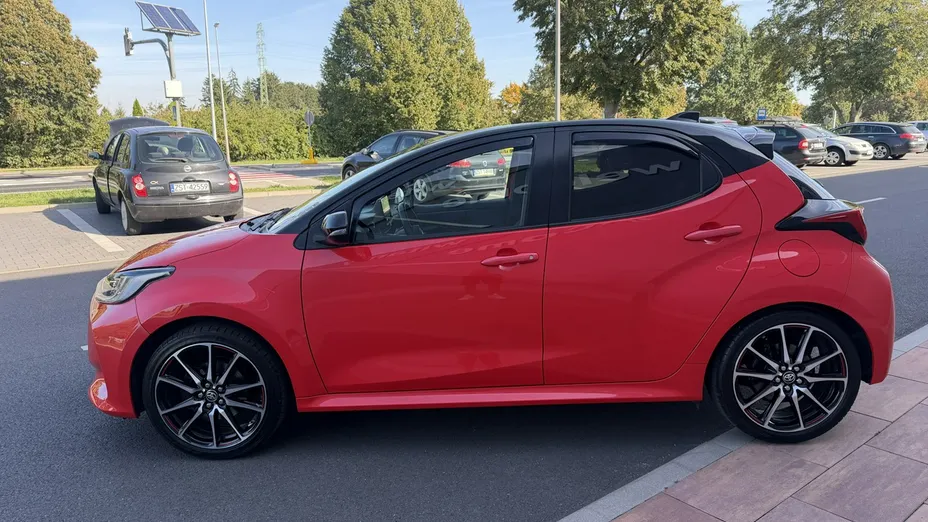 TOYOTA Yaris -