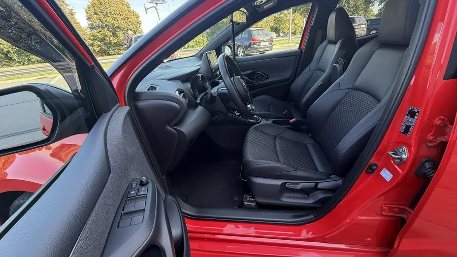 TOYOTA Yaris -