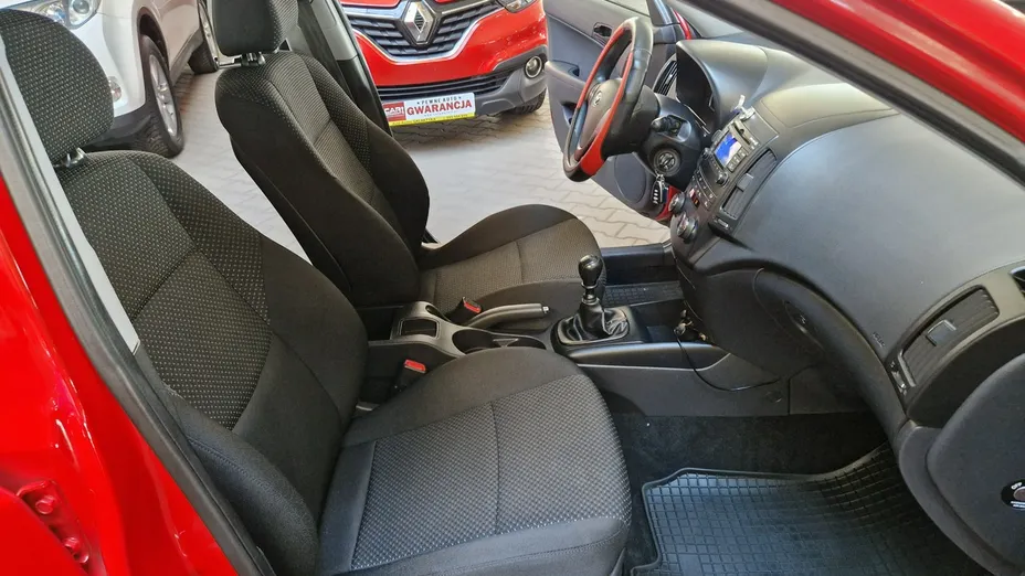 HYUNDAI i30 -