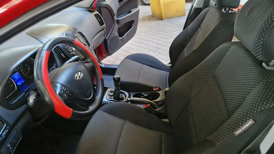 HYUNDAI i30 -