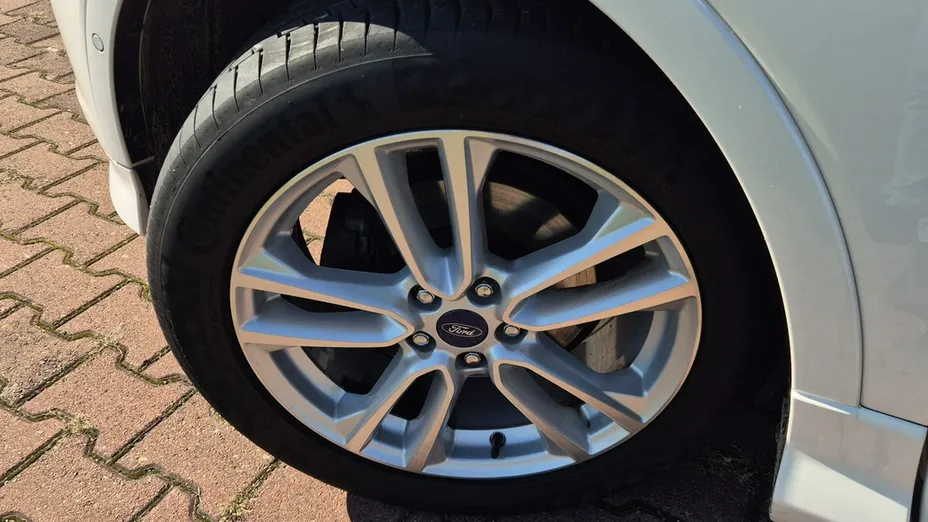 FORD Kuga -