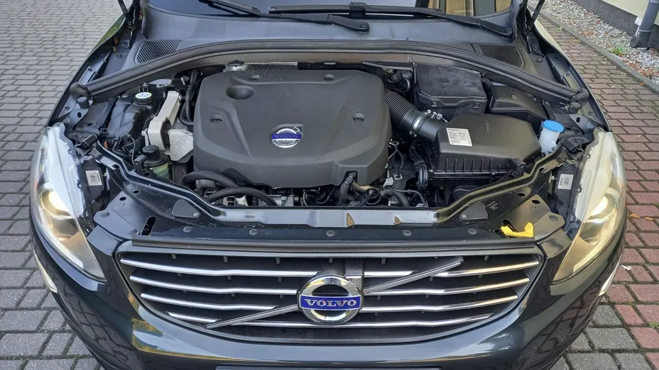 VOLVO XC60 -