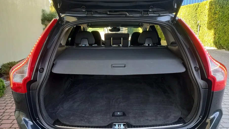 VOLVO XC60 -
