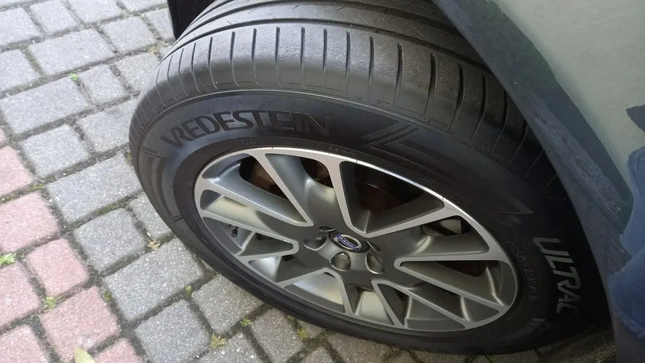 VOLVO XC60 -