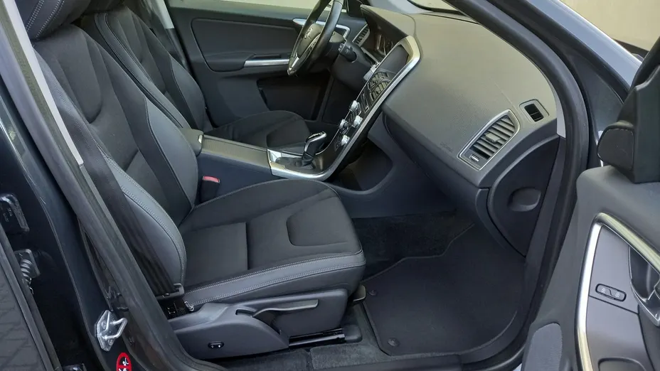 VOLVO XC60 -