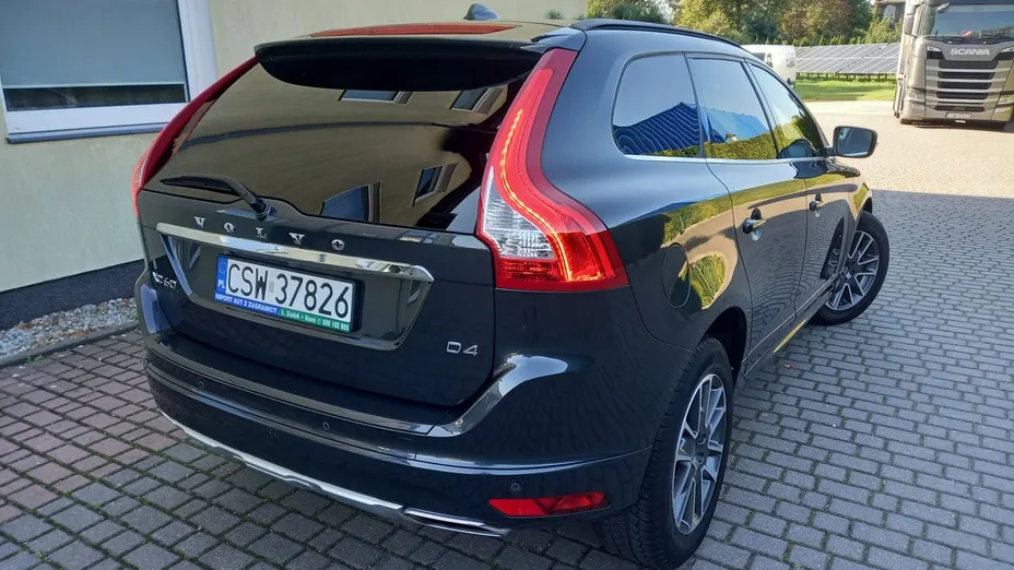 VOLVO XC60 -