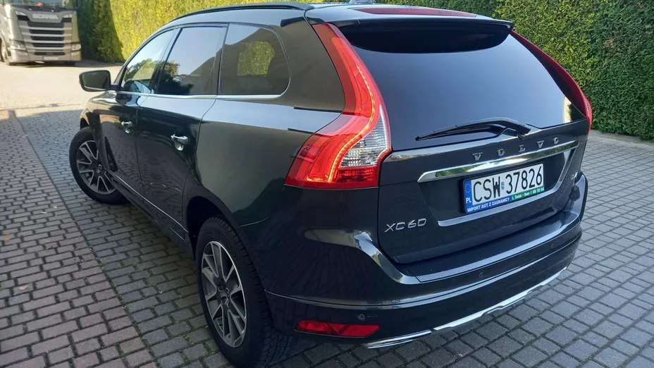 VOLVO XC60 -