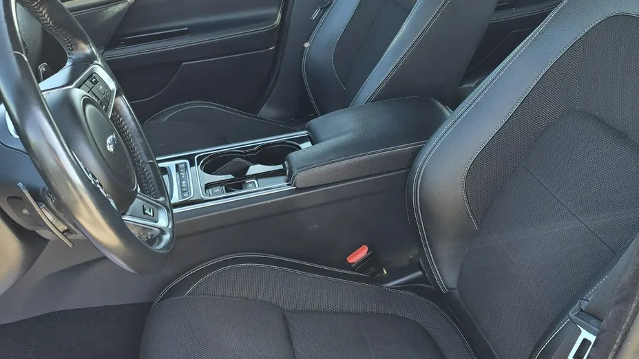 JAGUAR XE -