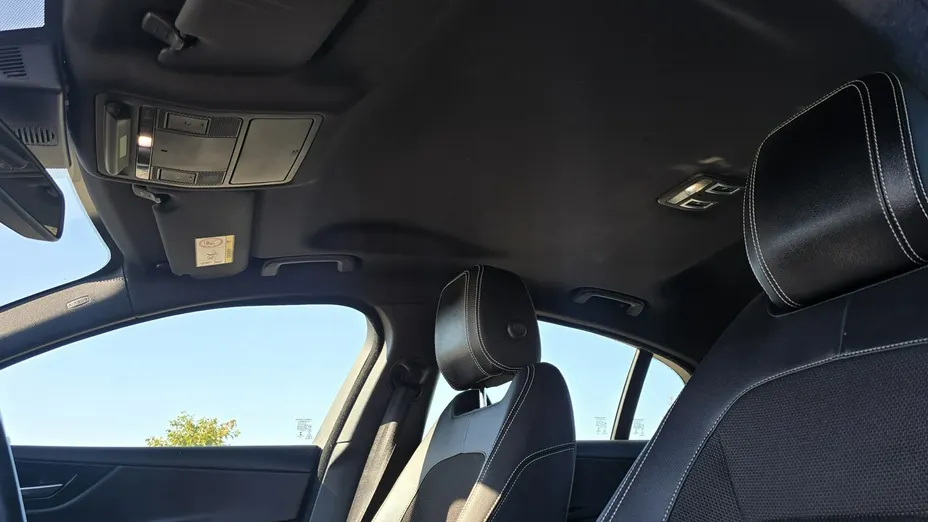 JAGUAR XE -