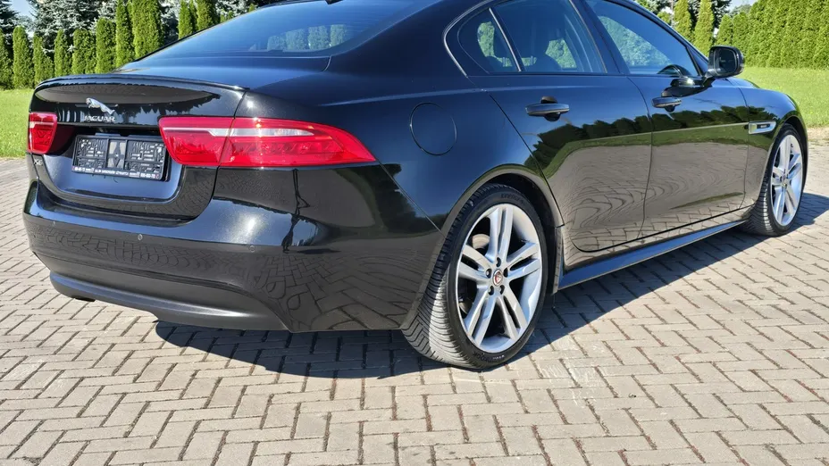 JAGUAR XE -